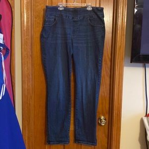 Lee slim leg pull on jeans.